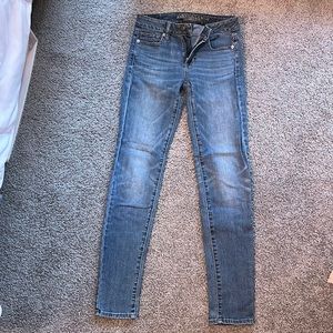 American eagle hi-rise skinny super stretch blue jeans size 0 new condition